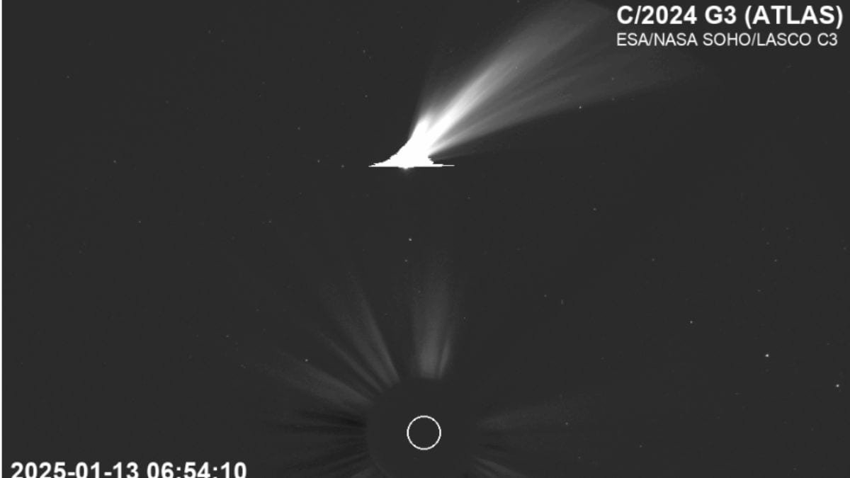 Comet ATLAS Offers Stunning Display as It Nears the Sun