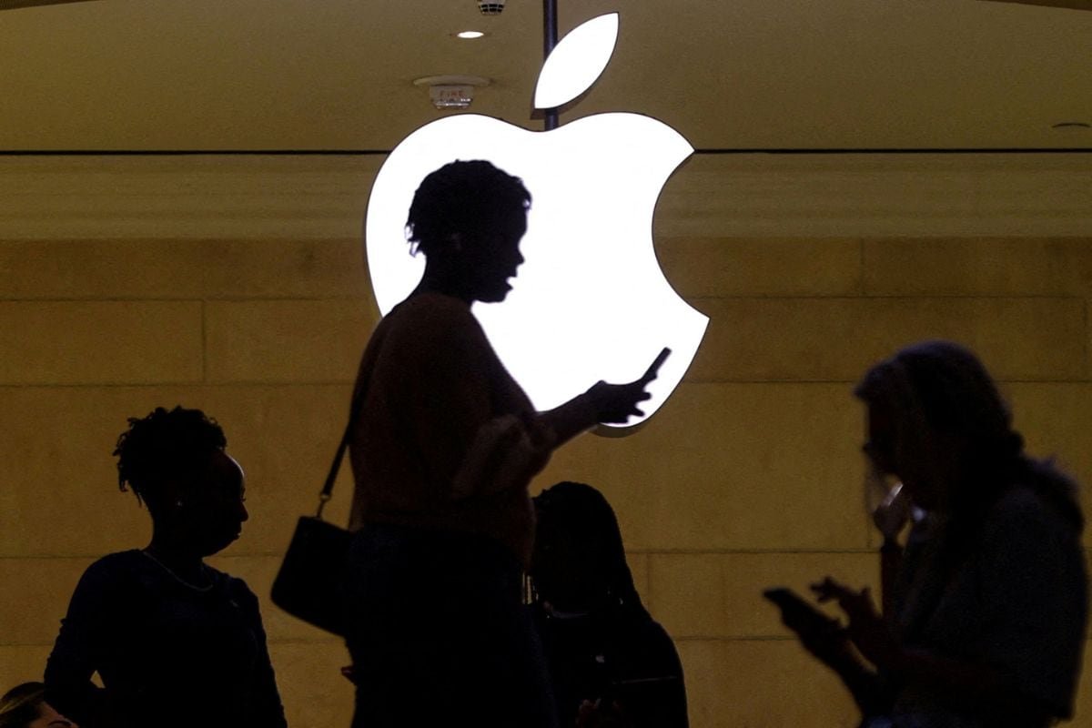 Government Axes Import Tax on Some Smartphone Parts in Boost to Apple, Xiaomi