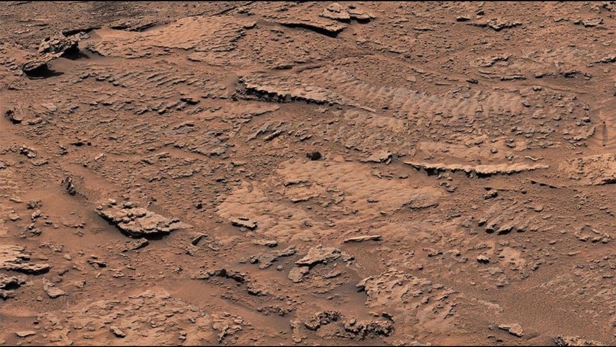 Curiosity Rover Finds Evidence of Liquid Water on Mars, Expanding Habitability Timeline