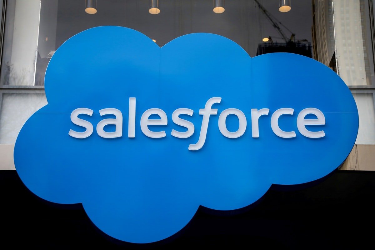 Salesforce Said to Cut 1,000 Roles While Hiring Salespeople for AI