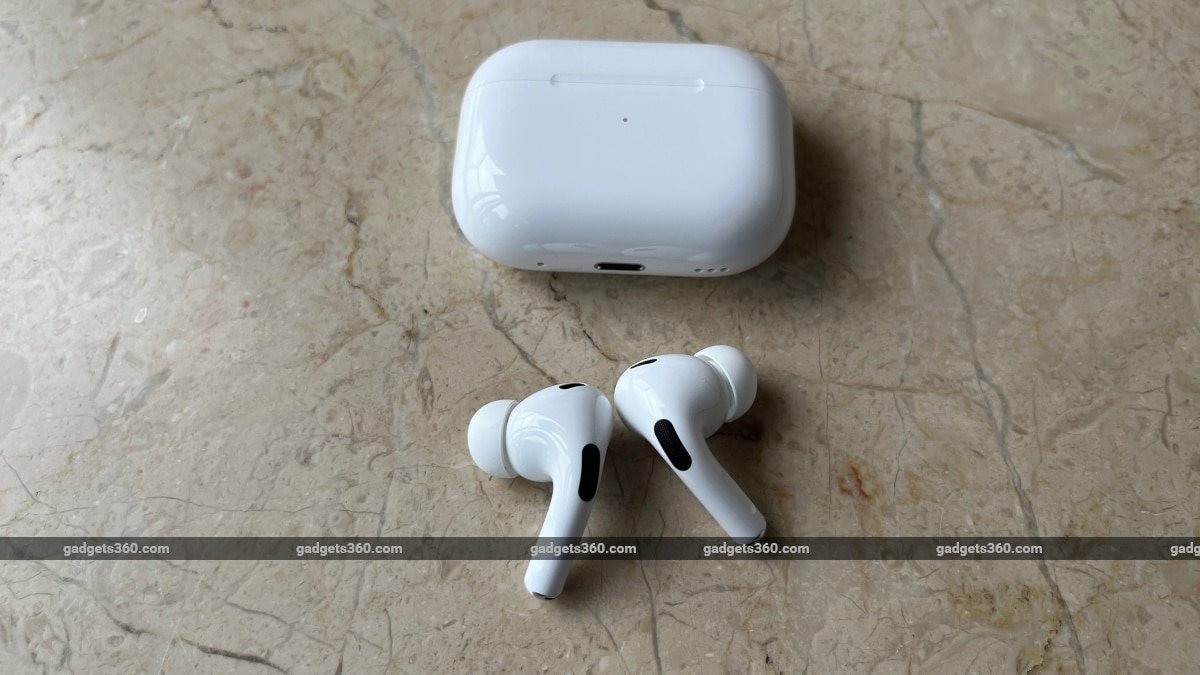 Apple AirPods With Inbuilt Cameras in Development: Mark Gurman