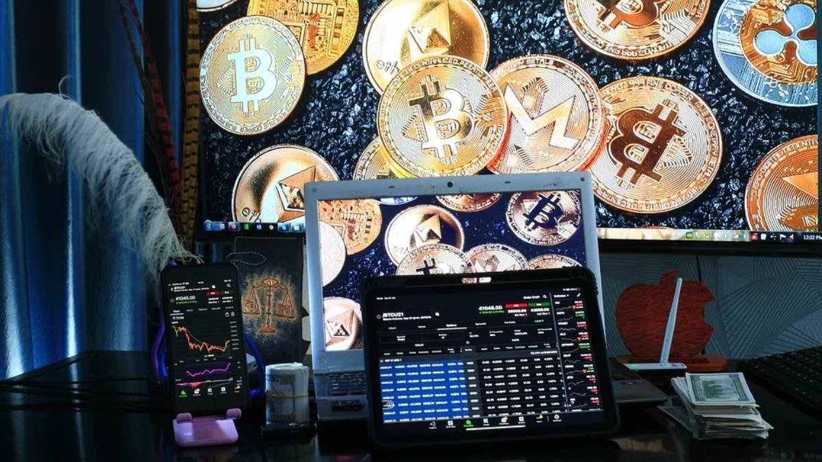 Crypto Price Today: Bitcoin Maintains Price at $86,000, Majority Altcoins Hit With Losses