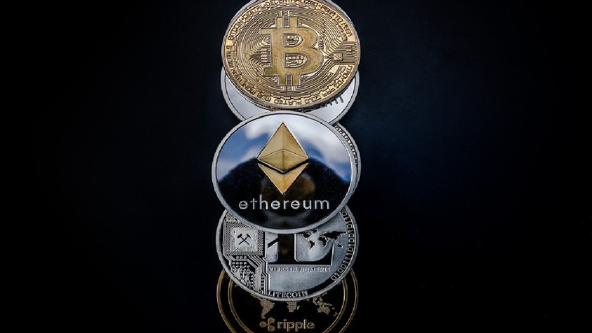 Crypto Price Today: Bitcoin Falls to $106,000 Mark as Market Consolidates, Most Altcoins Dip